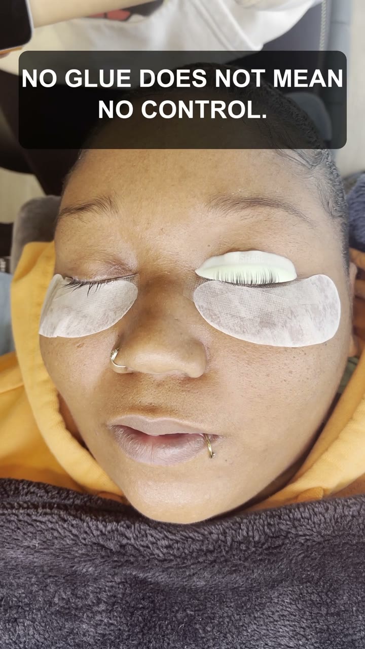 Korean No-Glue Lash Lift placement during a real model service